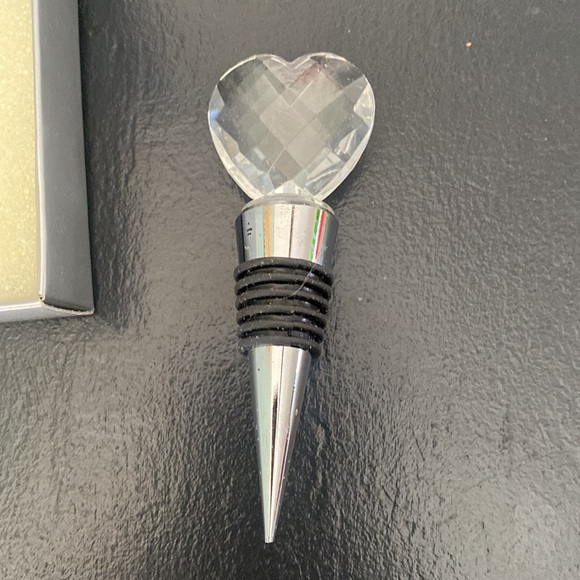 Heart wine stopper in box hard plastic looks like a crystal - Picture 3 of 7